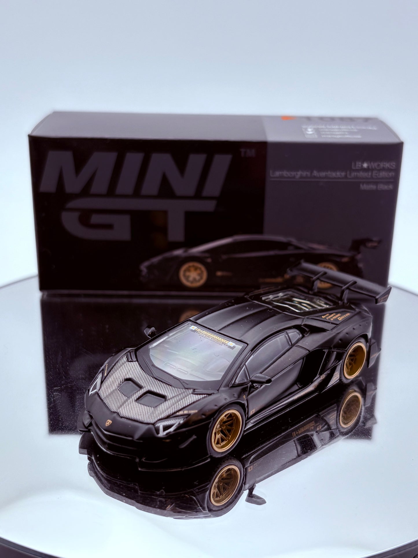 Mini GT Lamborghini Aventador LB-Works #1087