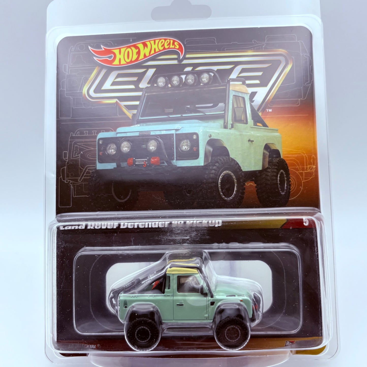 Hot Wheels Land Rover Defender 90 Pickup Elite 64